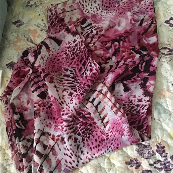 Scarf pink black white leopard print, versatile🌸nice pattern good shape - Picture 5 of 8